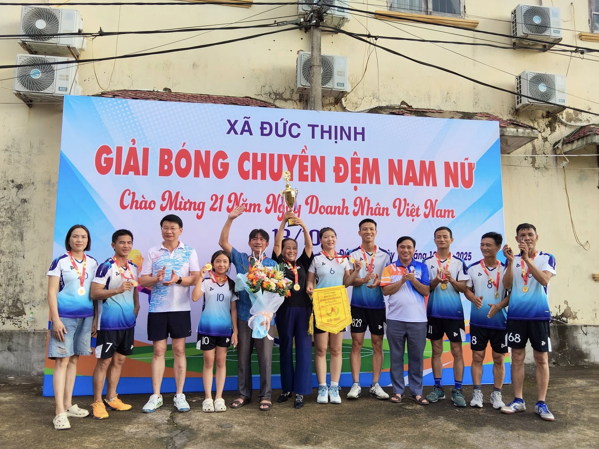 ĐỨC THỊNH SÔI NỔI TỔ CHỨC GIẢI BÓNG CHUYỀN CHÀO MỪNG NGÀY DOANH NHÂN VIỆT NAM 13/10