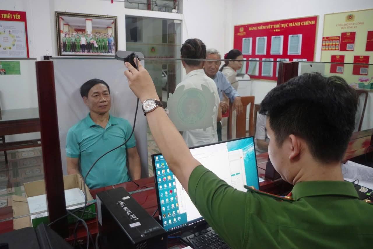 Tập trung triển khai hiệu quả công tác đổi thẻ đảng viên