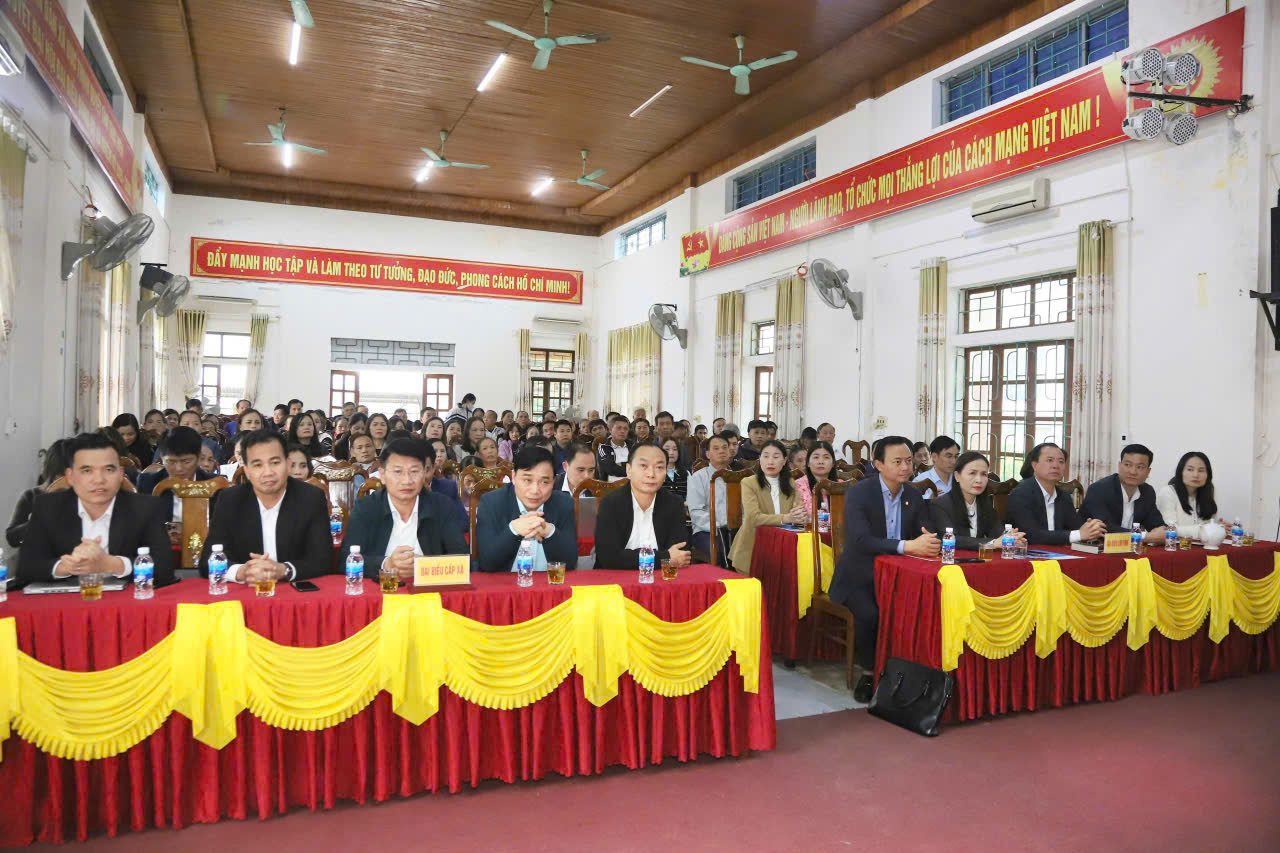 HỘI NGHỊ TIẾP XÚC CỬ TRI VỚI NGƯỜI ỨNG CỬ ĐẠI BIỂU HĐND TỈNH KHÓA XIX TẠI XÃ ĐỨC THỊNH 