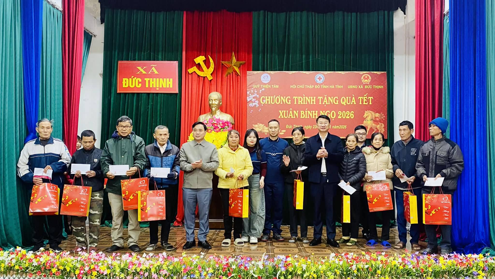 QUỸ THIỆN TÂM - TẬP ĐOÀN VINGROUP TRAO 300 PHẦN QUÀ TẾT CHO CÁC HỘ GIA ĐÌNH KHÓ KHĂN TẠI XÃ ĐỨC THỊNH 