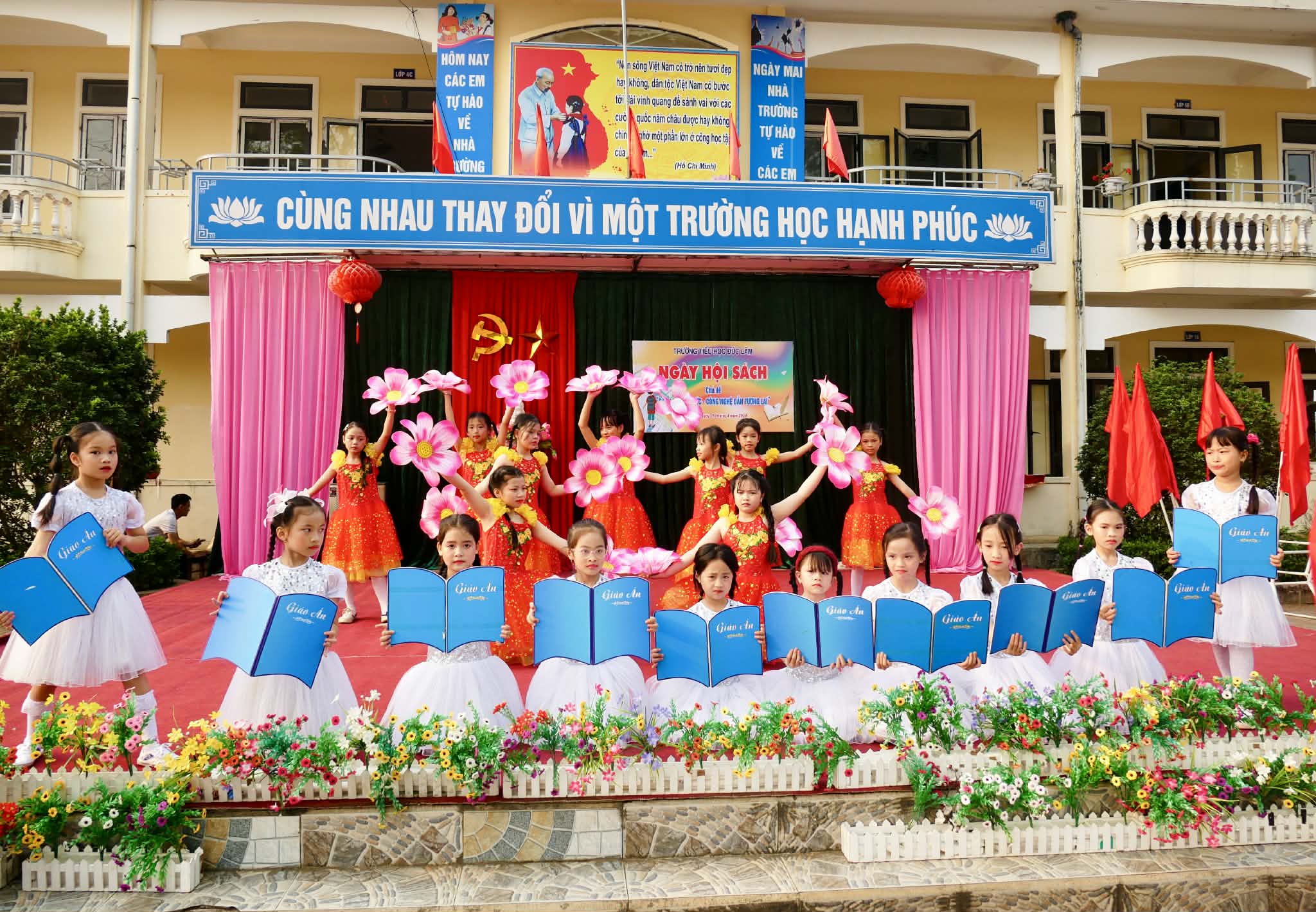 Trường Tiểu học Đức Lâm: Ấn tượng Ngày Sách và Văn hóa đọc năm 2026 với chủ đề “Sách mở tri thức - Công nghệ dẫn tương lai”