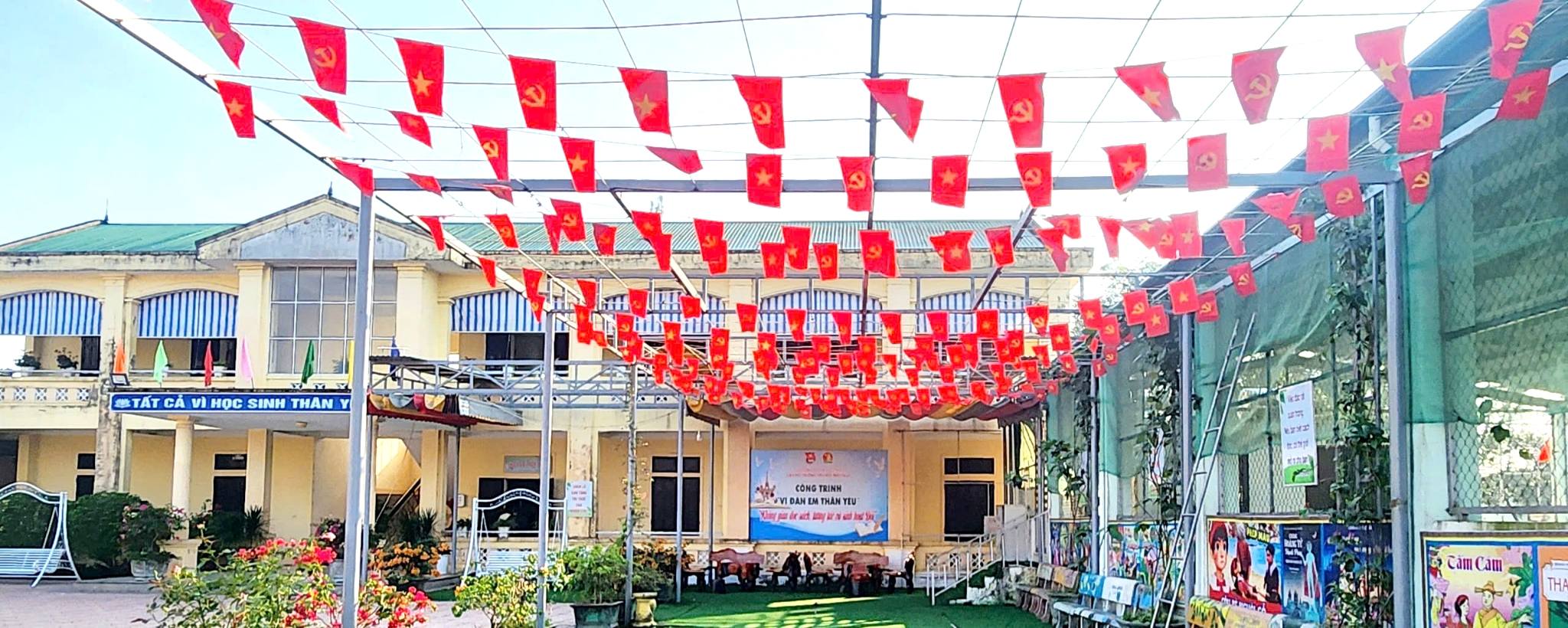 ảnh cờ nhỏ tại trường.jpg