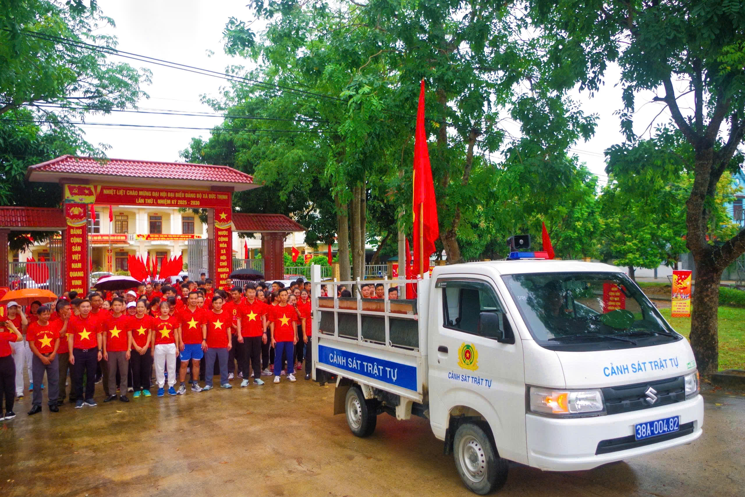 Xã Đức Thịnh hơn 300 người tham gia chương trình đi bộ “Cùng Việt Nam tiến bước”