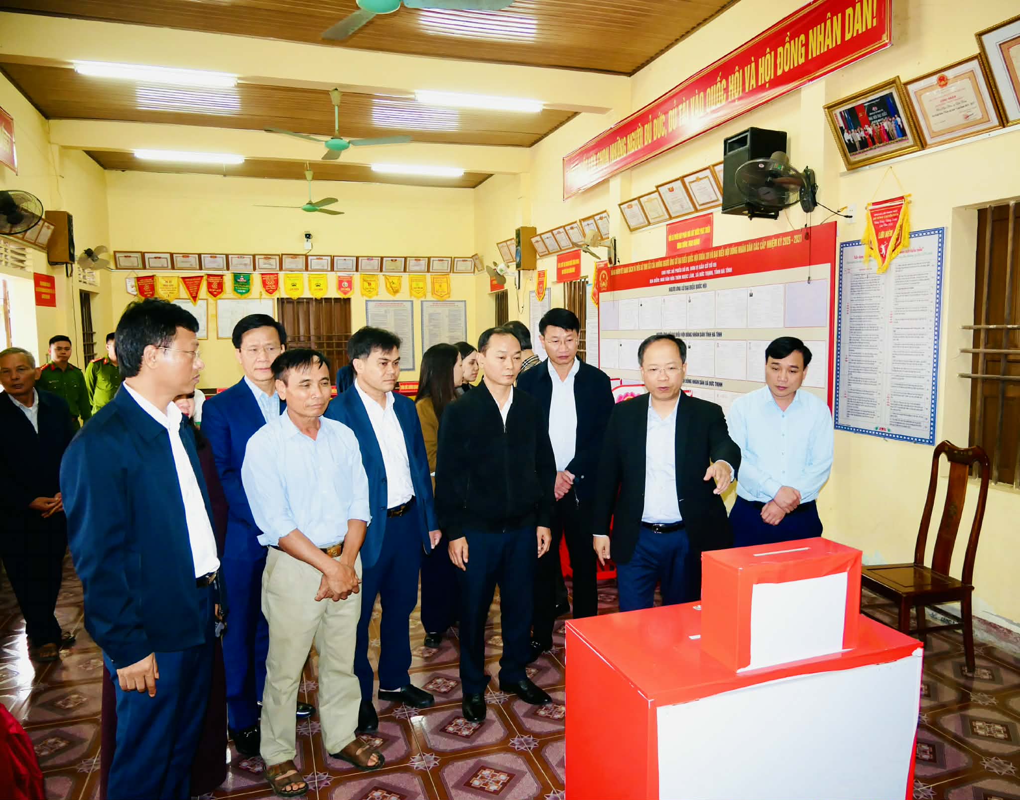 Bí thư Tỉnh ủy Nguyễn Duy Lâm kiểm tra công tác chuẩn bị bầu cử tại xã Đức Thịnh