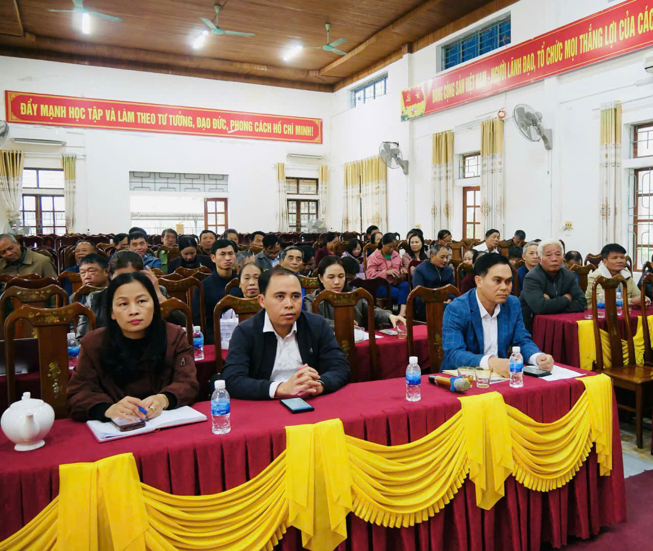 ĐỨC THỊNH TRIỂN KHAI HỘI NGHỊ BỔ CỨU SẢN XUẤT VỤ XUÂN VÀ TIÊM PHÒNG ĐỢT 1 NĂM 2026