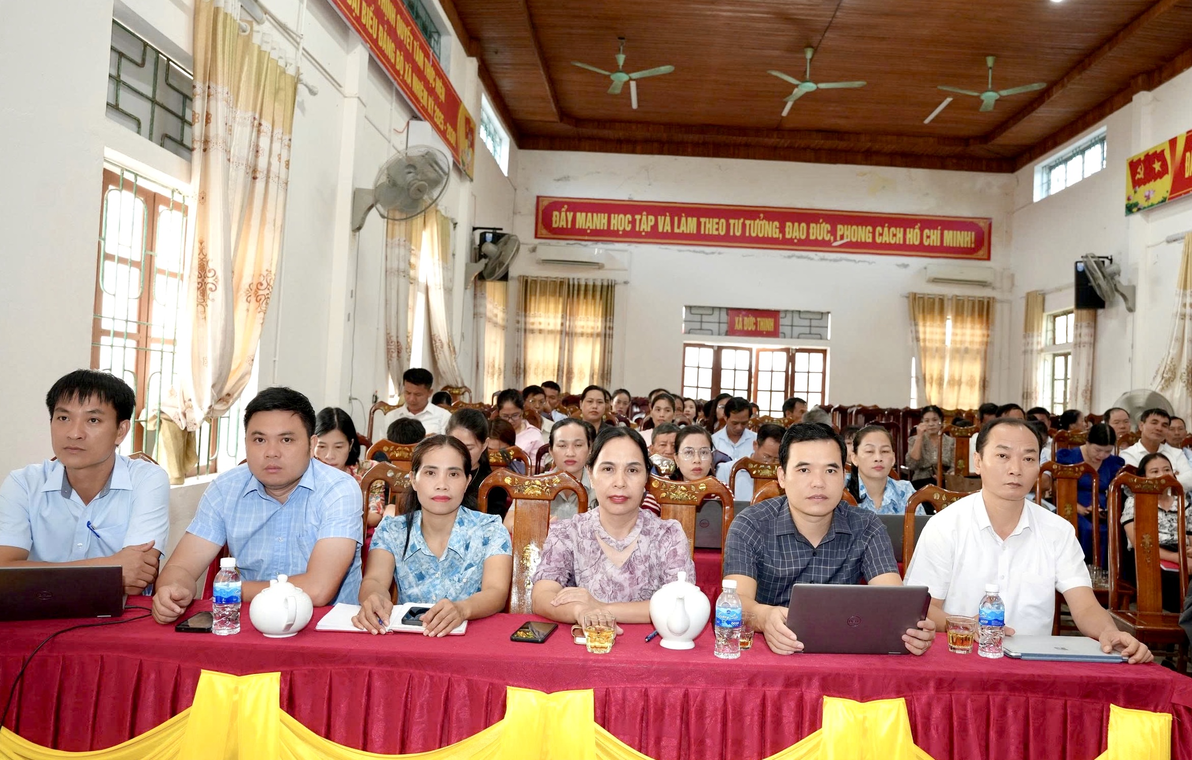 Đức Thịnh tổ chức điểm cầu trực tuyến học tập, quán triệt các nghị quyết, chỉ thị của Trung ương và tỉnh 