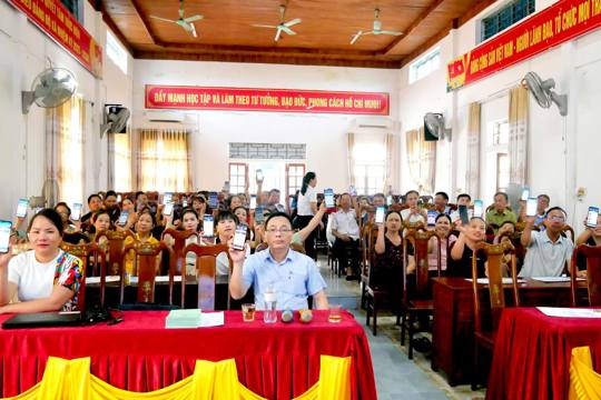 Đức Thịnh: Tuyên truyền, hướng dẫn cài đặt ứng dụng i-HaTinh cho hội viên hội nông dân