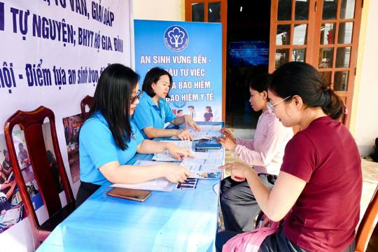 Đức Thịnh tuyên truyền chính sách BHXH, BHYT cho hội viên Hội Nông dân