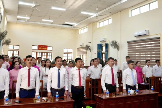 Đức Thịnh tổ chức lễ chào cờ tháng 10: Đoàn kết, trách nhiệm, quyết tâm hoàn thành tốt nhiệm vụ 