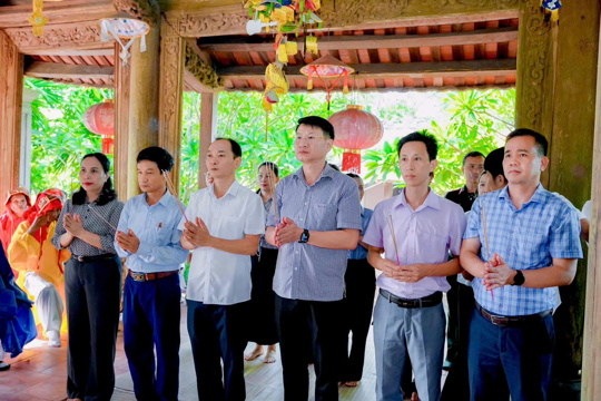Lãnh đạo xã Đức Thịnh dâng hương tại Đền Voi Mẹp nhân lễ giỗ truyền thống năm 2026 