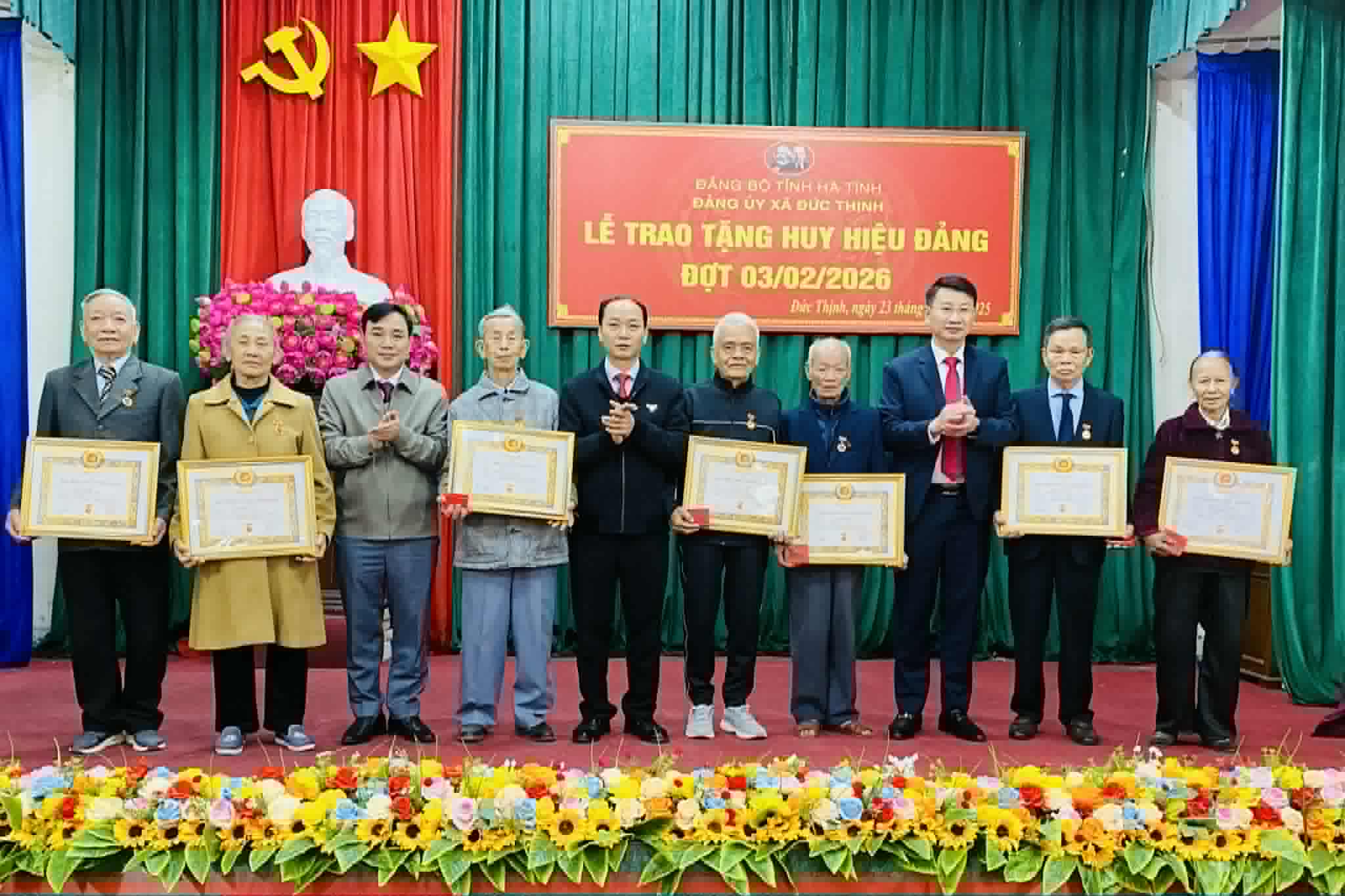 ĐẢNG BỘ XÃ ĐỨC THỊNH TỔ CHỨC LỄ TRAO HUY HIỆU ĐẢNG ĐỢT 03/02/2026 
